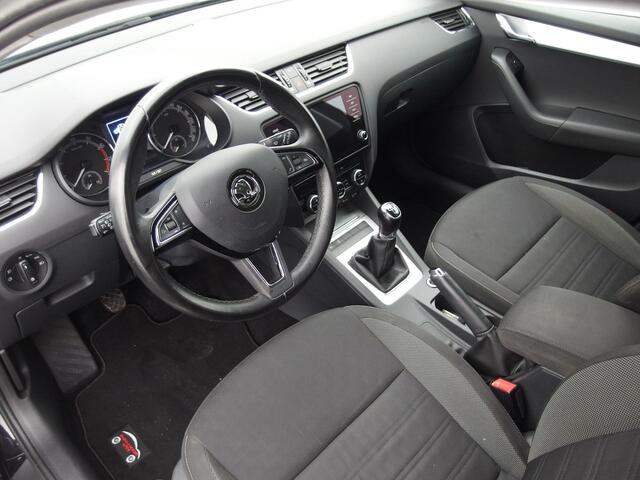 Skoda OCTAVIA Combi 1.0 TSI Greentech Ambition Business TREKHAAK / NAVI / CLIMA / PDC / CARPLAY / CRUISE / NL-AUTO