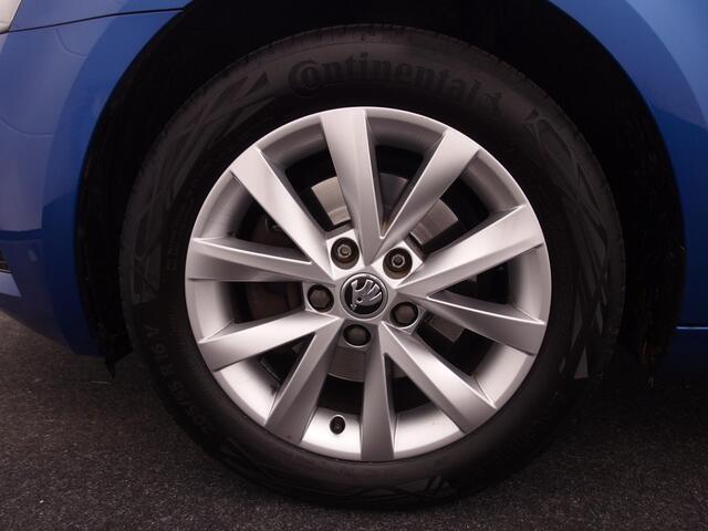 Skoda OCTAVIA Combi 1.0 TSI Greentech Ambition Business CARPLAY / STOELVERW / DAB+ / NAVI / CLIMA / PDC / BLUETOOTH / NL-AUTO