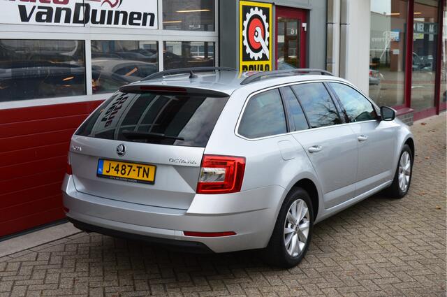 Skoda OCTAVIA Combi 1.0 TSI Greentech Business Edition O.a: PDC, Carplay, Navi, Clima, Cruise, Stoelverw, Etc. All-in prijs!
