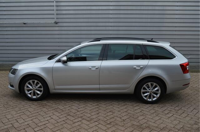 Skoda OCTAVIA Combi 1.0 TSI Greentech Business Edition O.a: PDC, Carplay, Navi, Clima, Cruise, Stoelverw, Etc. All-in prijs!