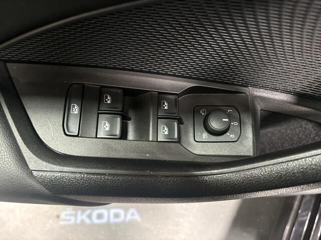 Skoda OCTAVIA Combi 1.0 e-TSI 110pk DSG Sport Business · Apple/Android Car Play · Elek. Trekhaak · Cruise Control · P-Sensoren · 16'' Inch · Garantie t/m 19-11-2027 of 100.000km