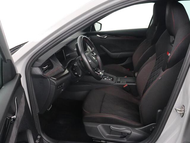 Skoda OCTAVIA 1.4 TSI RS iV PHEV Business | Stoelverwarming | Adaptive cruise | Matrix LED | Side Assist | Camera | Carplay | Navigatie | Sfeerverlichting | Virtual Cockpit | Sportstoelen | Plug In