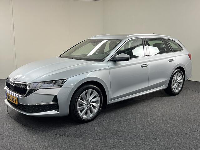 Skoda OCTAVIA Combi 1.5 TSI MHEV Business Selection Camera / PDC / Trekhaak / Stoel & Stuurverw. / Carplay / Standkachel