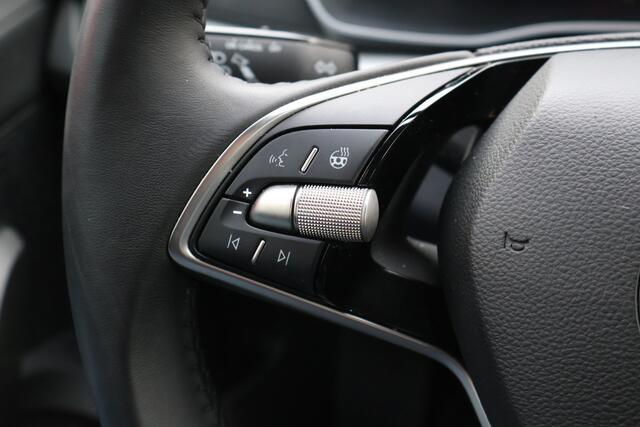 Skoda OCTAVIA Combi 1.5 TSI Edition | Origineel NL | Trekhaak | Sensoren v&a | Stuur- en stoelverwarming | Cruise Control |