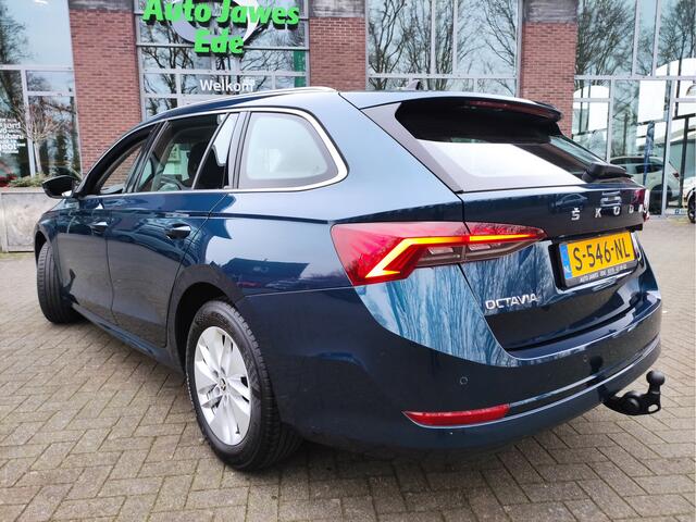 Skoda OCTAVIA Combi 1.0 TSI Business Edition Wegklapbare trekhaak - Chroompakket - Elektrische achterklep - NL auto