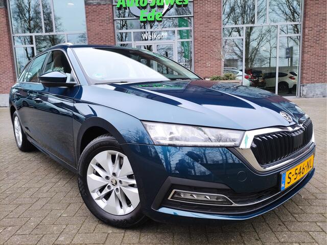 Skoda OCTAVIA Combi 1.0 TSI Business Edition Wegklapbare trekhaak - Chroompakket - Elektrische achterklep - NL auto