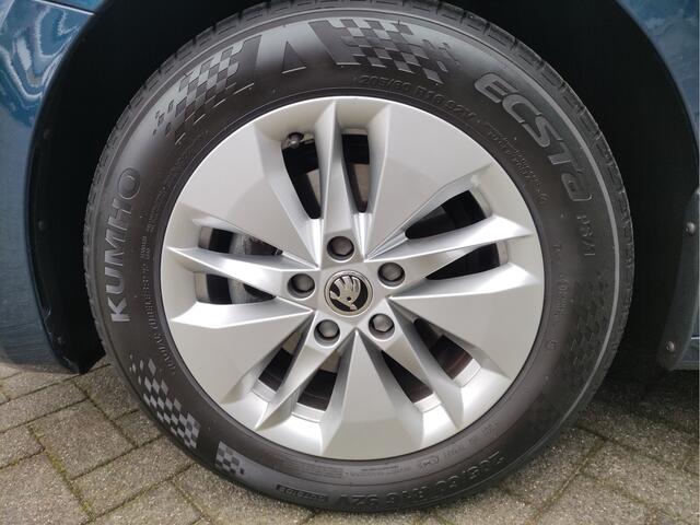 Skoda OCTAVIA Combi 1.0 TSI Business Edition Wegklapbare trekhaak - Chroompakket - Elektrische achterklep - NL auto