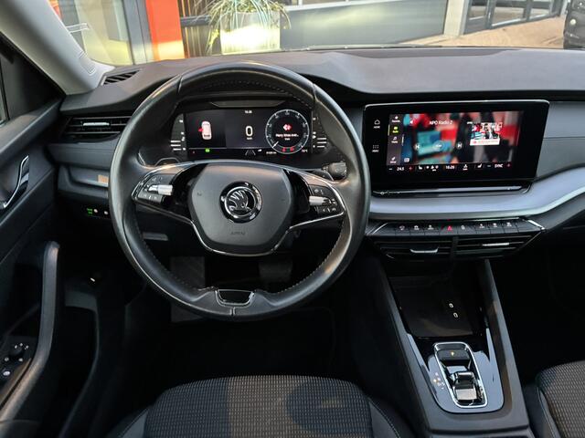 Skoda OCTAVIA Combi 1.0 e-TSI Business Edition / Trekhaak / Elektrische Achterklep / Verwarmbare Stoelen /