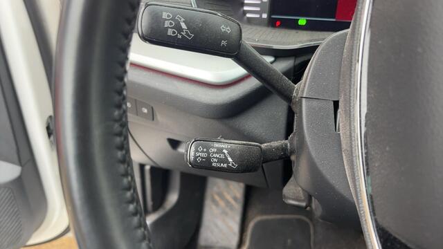 Skoda OCTAVIA Combi 1.0 e-TSI Business Edition Plus AUTOMAAT / TREKHAAK / FULL LED / STOELVERW / KEYLESS / CAMERA / CARPLAY / NL-AUTO