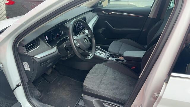 Skoda OCTAVIA Combi 1.0 e-TSI Business Edition Plus AUTOMAAT / TREKHAAK / KEYLESS / FULL LED / CAMERA / CARPLAY / SFEER / NL-AUTO