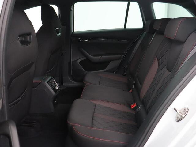 Skoda OCTAVIA 2.0 TSI RS | 245pk | Trekhaak | Stoelverwarming | Adaptive cruise | Camera | Sfeerverlichting | Navigatie | Canton Sound | Sportstoelen | Virtual Cockpit | Full LED