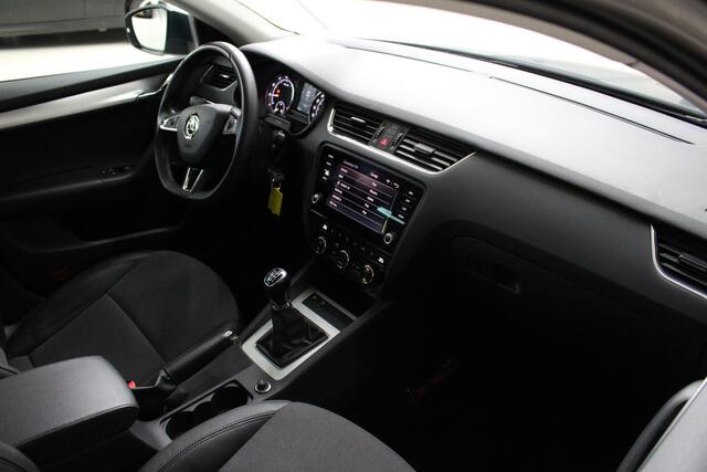 Skoda OCTAVIA Combi 1.0 TSI Greentech Business Edition Navigatie | Trekhaak | Cruise Control | Stoelverwarming