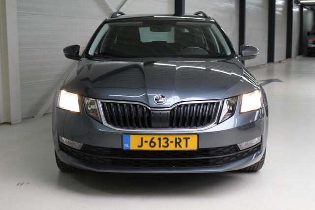 Skoda OCTAVIA Combi 1.0 TSI Greentech Business Edition Navigatie | Trekhaak | Cruise Control | Stoelverwarming