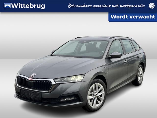 Skoda OCTAVIA Combi 1.4 TSI 204PK DSG iV PHEV Ambition / Panoramadak / Virtual Cockpit / Lane Assist / Stoel+stuur verwarming / Parkeersensor V + A / 17''LMV