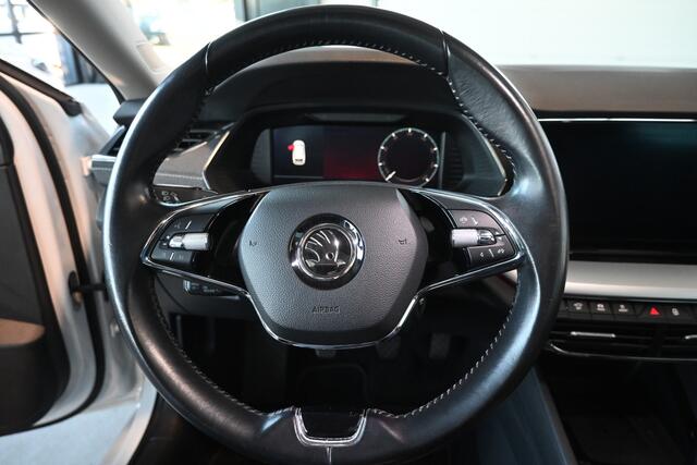 Skoda OCTAVIA Combi 1.0 TSI Business Edition Plus Navigatie Panoramadak Carplay LED Inruil Mogeljik!