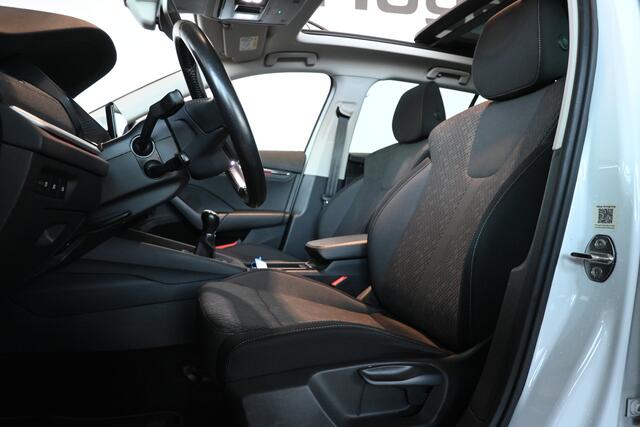 Skoda OCTAVIA Combi 1.0 TSI Business Edition Plus Navigatie Panoramadak Carplay LED Inruil Mogeljik!