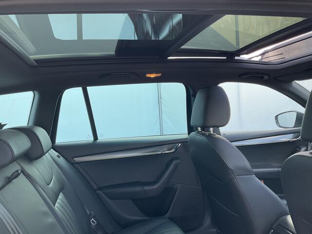 Skoda OCTAVIA Combi 1.5 TSI Au7 Leer Panodak Trekhaak Stoelverw. Carplay Greentech Business Edition Plus