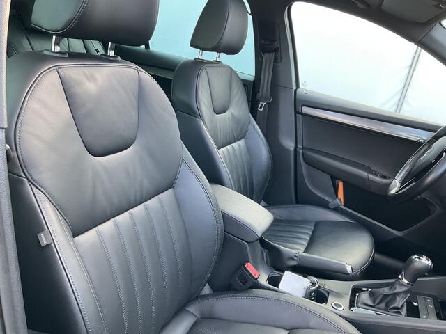 Skoda OCTAVIA Combi 1.5 TSI Au7 Leer Panodak Trekhaak Stoelverw. Carplay Greentech Business Edition Plus