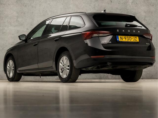 Skoda OCTAVIA Combi 1.0 e-TSI Sportline VIRTUAL COCKPIT, APPLE CARPLAY, GROOT NAVI, CAMERA, GETINT GLAS, SPORTSTOELEN, LED KOPLAMPEN, SFEERVERLICHTING, NIEUWSTAAT)