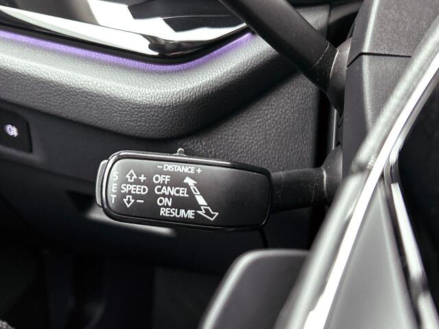 Skoda OCTAVIA Combi 1.5 e-TSI DSG Style | Navigatie | Climate Control | Parkeer Sensoren | Camera | DAB | Cruise control | Lichtmetalen Velgen | Keyless