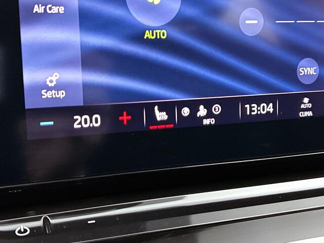 Skoda OCTAVIA Combi 1.5 e-TSI DSG Style | Navigatie | Climate Control | Parkeer Sensoren | Camera | DAB | Cruise control | Lichtmetalen Velgen | Keyless