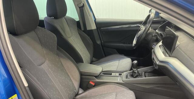 Skoda OCTAVIA Combi 1.5 TSI 150 pk First Edition Trekhaak Navi Led Matrix Stoelverwarming Adaptieve Cruise ACC Carplay PDC v+a Chroom Rails Extra Getint Glas NL Auto