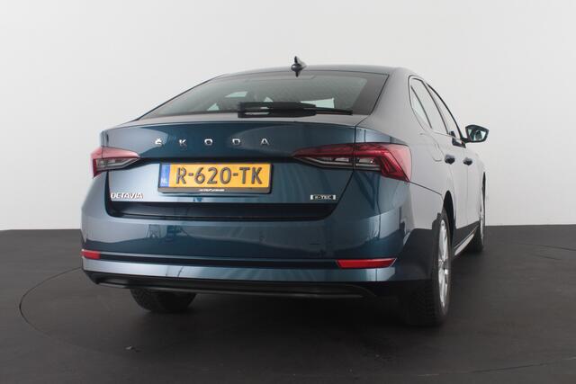 Skoda OCTAVIA 1.5 e-TSI Business Edition Plus 150pk DSG/Lava Blue Metallic/Cruise control adaptief