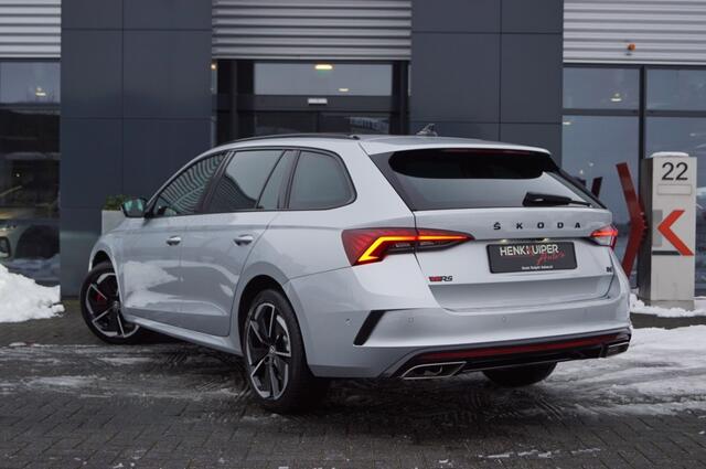Skoda OCTAVIA Combi 1.4 TSI RS iV 245pk/ Sportstoelen elektr./ ACC/DCC/ Navi/ Head-up/Standverwarming/Camera/AppConnect