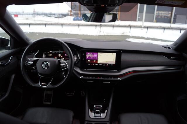 Skoda OCTAVIA Combi 1.4 TSI RS iV 245pk/ Sportstoelen elektr./ ACC/DCC/ Navi/ Head-up/Standverwarming/Camera/AppConnect