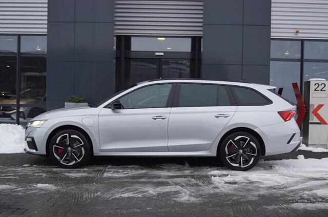Skoda OCTAVIA Combi 1.4 TSI RS iV 245pk/ Sportstoelen elektr./ ACC/DCC/ Navi/ Head-up/Standverwarming/Camera/AppConnect
