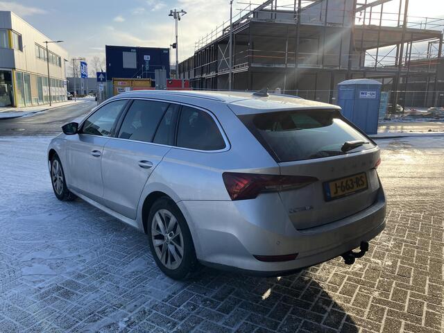 Skoda OCTAVIA Combi 1.5 TSI First Edition , Trekhaak, Navi, Clima, Adap.Cruise, Stoelverwarming, Apple Carplay, Android Auto, Elektrisch Achterklep, LMV 17 Inch, PDC, LKA