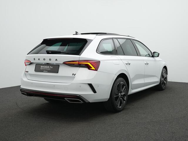 Skoda OCTAVIA Combi 1.4 TSI 245 pk DSG RS iV PHEV Business | Panoramadak | Geheugen-/massagestoelen | Head-up display | Canton | Matrix LED | Leder/alcantara