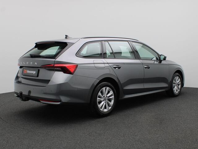 Skoda OCTAVIA Combi 1.5 TSI Edition 115PK Trekhaak, Parkeersensoren Achter, Stoelverwarming, Navi via Apple Carplay/Android Auto, Virtual Cockpit, 16" LM Velgen