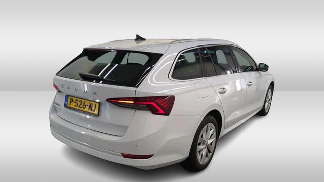 Skoda OCTAVIA Combi 1.0 TSI Business Edition Plus Panoramadak - Blindspot detectie - Adaptieve Cr.control - Led matrix koplampen