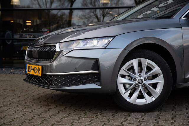 Skoda OCTAVIA Combi 1.5 TSI MHEV Business Edition , Panoramadak, Stuur/stoelverwarming,