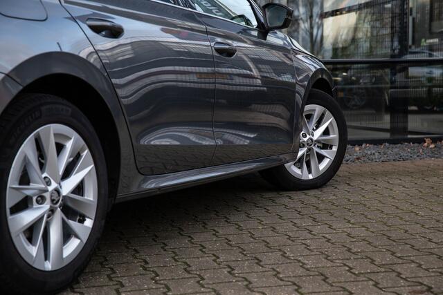 Skoda OCTAVIA Combi 1.5 TSI MHEV Business Edition , Panoramadak, Stuur/stoelverwarming,