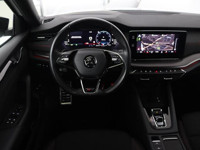 Skoda OCTAVIA 1.4 TSI RS iV PHEV | Stoelverwarming | Head-Up | Matrix LED | Sfeerverlichting | Adaptive cruise | Side Assist | Carplay | Sportstoelen | Achterbankverwarming | Camera | Navigatie | Plug In