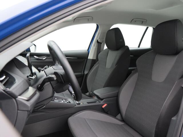 Skoda OCTAVIA Combi 1.4 TSi iV 204 Pk PHEV Business Edition | Cruise Control | Climate Control | Parkeersensoren | Stuur/Stoelverwarming | Carplay | 17 Inch