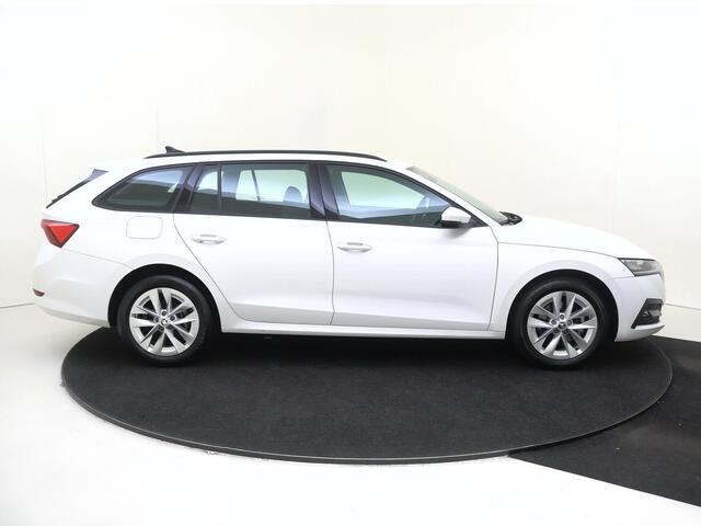 Skoda OCTAVIA Combi 1.4 TSI iV PHEV Business Edition | SoH 100% | Navigatie | Cruise control | Keyless | CarPlay | Parkeersensoren achter | Draadloze telefoonlader | Elektrisch inklapbare buitenspiegels |