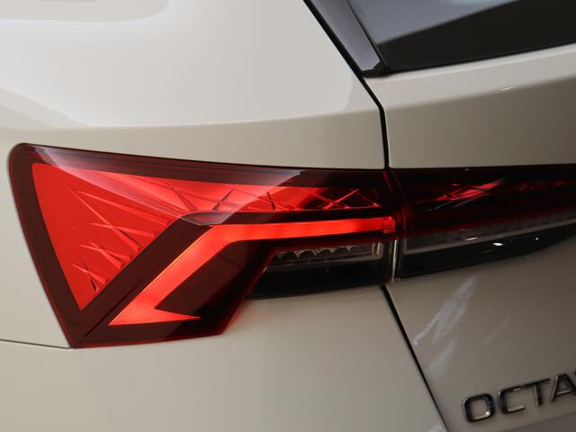 Skoda OCTAVIA Combi 1.4 TSI iV PHEV Business Edition | SoH 100% | Navigatie | Cruise control | Keyless | CarPlay | Parkeersensoren achter | Draadloze telefoonlader | Elektrisch inklapbare buitenspiegels |