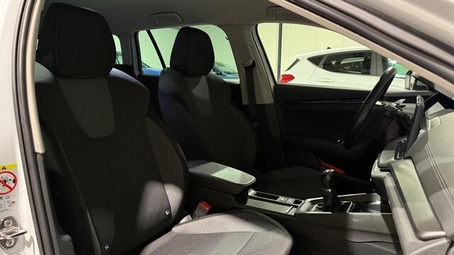 Skoda OCTAVIA Combi 1.0 TSI Business Edition |Camera|2x PDC|Trekhaak!|Carplay!