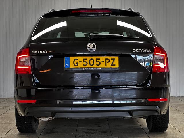 Skoda OCTAVIA Combi 1.5 TSI Sport Business/ AUTOMAAT/ 150PK!/ Half-Leder/ 16'' LMV/ Apple + Android/ Stoelverw./ Navi/ Clima/ Cruise/ Elek. pakket/ Isofix/ Bluetooth/ Armsteun/ Multi. Sportstuur/ Mistl./ PDC/ Extra getint glas.