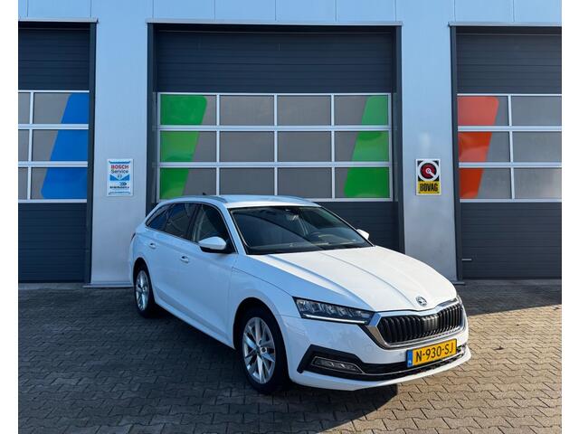 Skoda OCTAVIA Octavia 2022 / CarPlay / Stoelverwarming / Park Assist / 113k km / NL-Auto