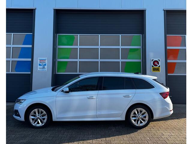 Skoda OCTAVIA Octavia 2022 / CarPlay / Stoelverwarming / Park Assist / 113k km / NL-Auto