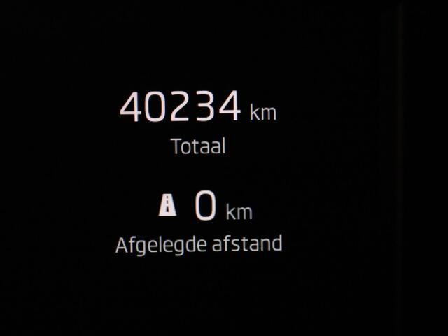 Skoda OCTAVIA Combi TSI First Edition 150pk Adapt. Cruise | Climate | Navi | Parkeersens. achter | Stoel-/stuurverw.