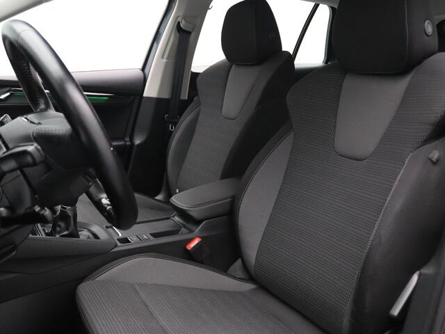 Skoda OCTAVIA Combi TSI First Edition 150pk Adapt. Cruise | Climate | Navi | Parkeersens. achter | Stoel-/stuurverw.