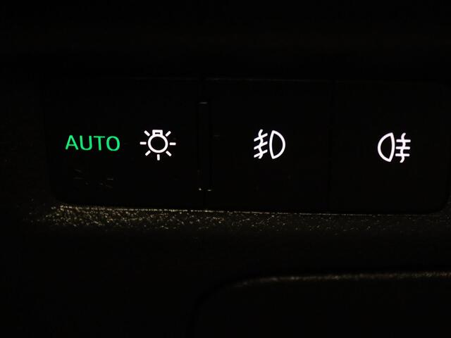 Skoda OCTAVIA Combi TSI First Edition 150pk Adapt. Cruise | Climate | Navi | Parkeersens. achter | Stoel-/stuurverw.