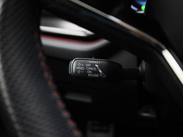 Skoda OCTAVIA Combi 1.4TSI 180kW/245PK RS iV PHEV DSG · Panoramadak · Camera + Parkeersensoren · Apple/Android