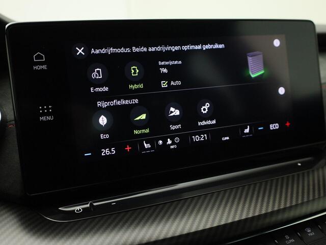 Skoda OCTAVIA Combi 1.4TSI 180kW/245PK RS iV PHEV DSG · Panoramadak · Camera + Parkeersensoren · Apple/Android