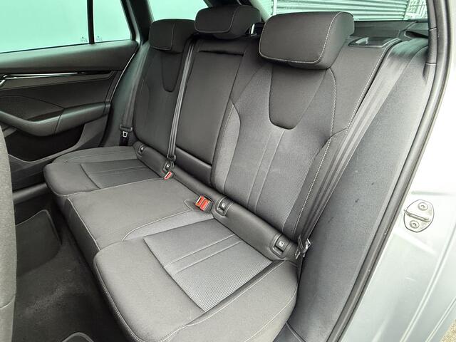 Skoda OCTAVIA Combi BWJ 2021 | 1.0 e-TSI 111PK Sport BuS. AUTOMAAT | TREKHAAK | SPORTSTOELEN | CAMERA A | CARPLAY | CLIMA | NAVI 18'' LMV |